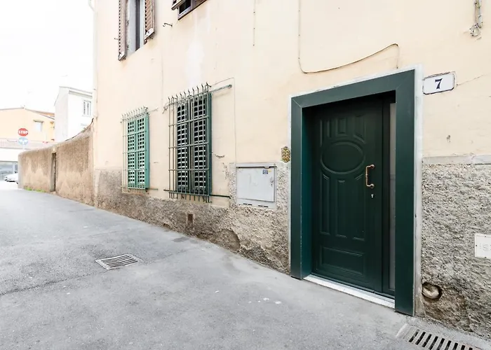 Guesthost - Viuzzo 7 - Florence White
