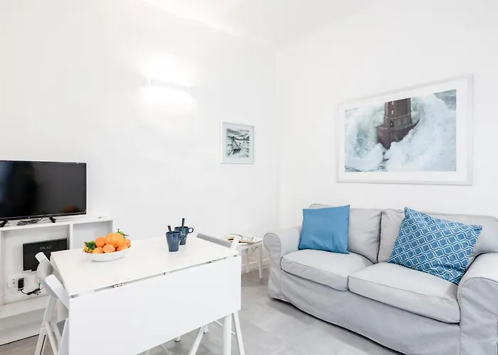 Guesthost - Viuzzo 7 - Florence White